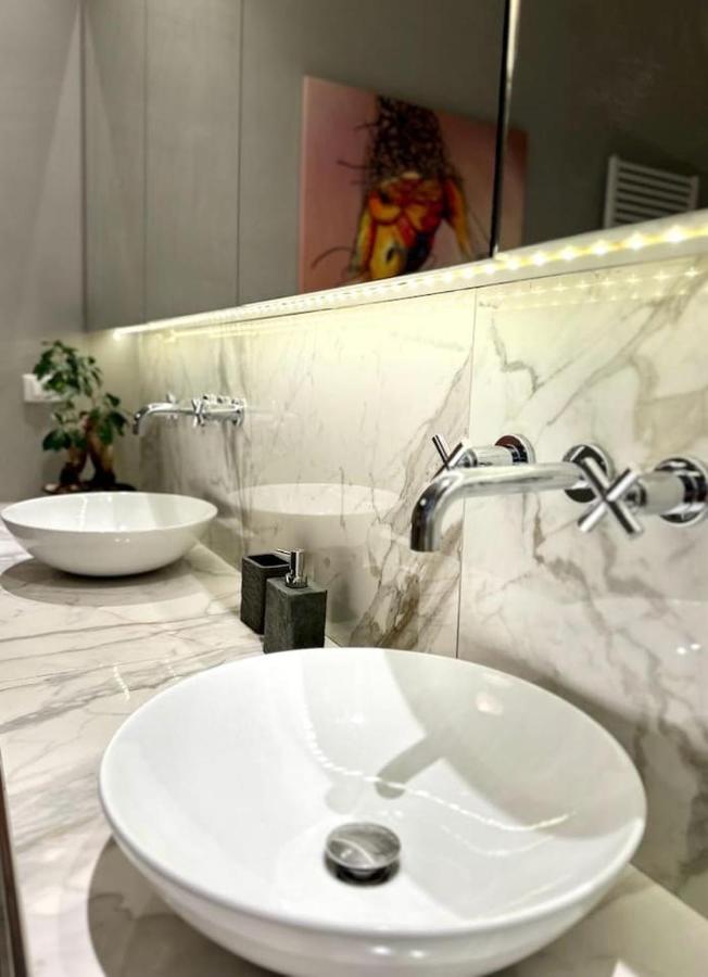 Bay Of Art Apartment Trieste Bagian luar foto